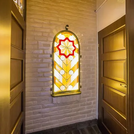 On Valova 16-2- 2 Minutes To Market Square