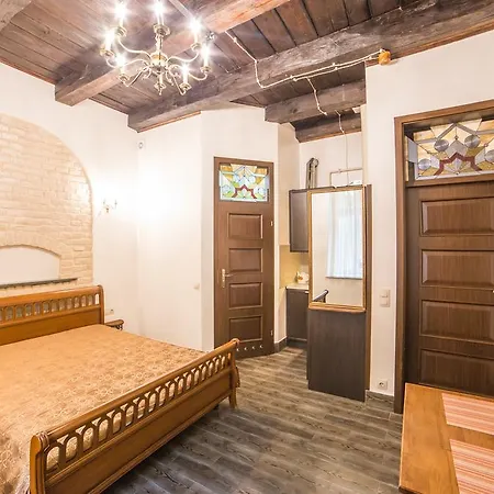 On Valova 16-2- 2 Minutes To Market Square Apartment Lviv