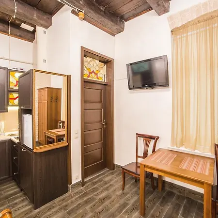 On Valova 16-2- 2 Minutes To Market Square Apartment