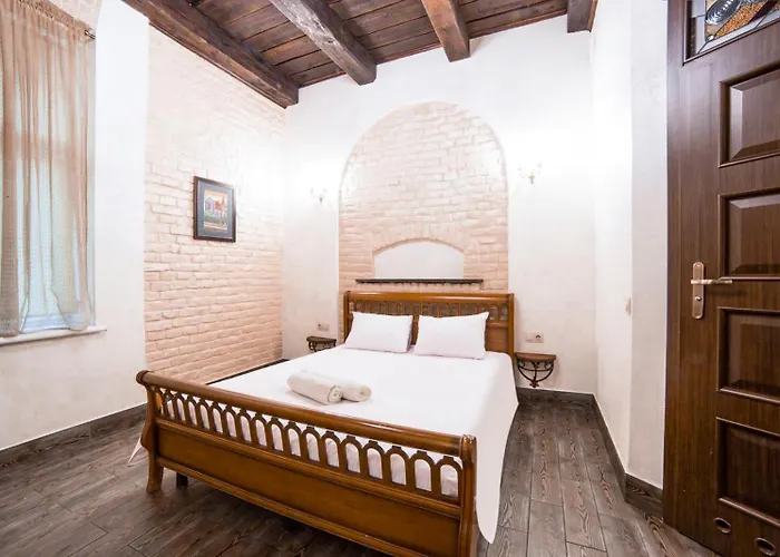 On Valova 16-2- 2 Minutes To Market Square