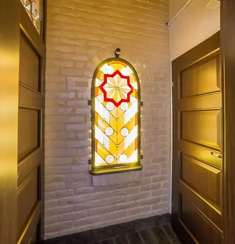 On Valova 16-2- 2 Minutes To Market Square