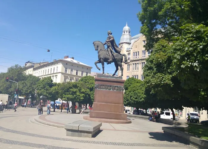 On Valova 16-2- 2 Minutes To Market Square * Λβιβ